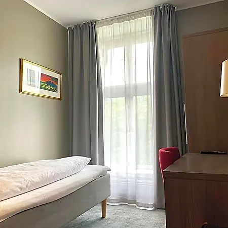 Karl Johans Gate 35 Hotel 3*