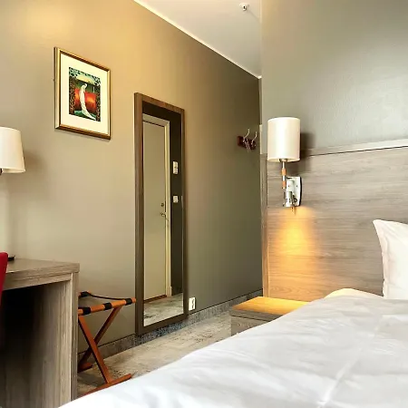 Karl Johans Gate 35 3*